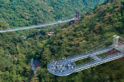 广东清远古龙峡云天玻霸